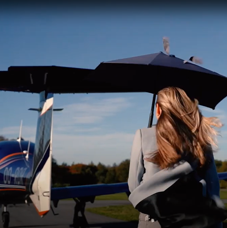 Senz Umbrellas Airplane test